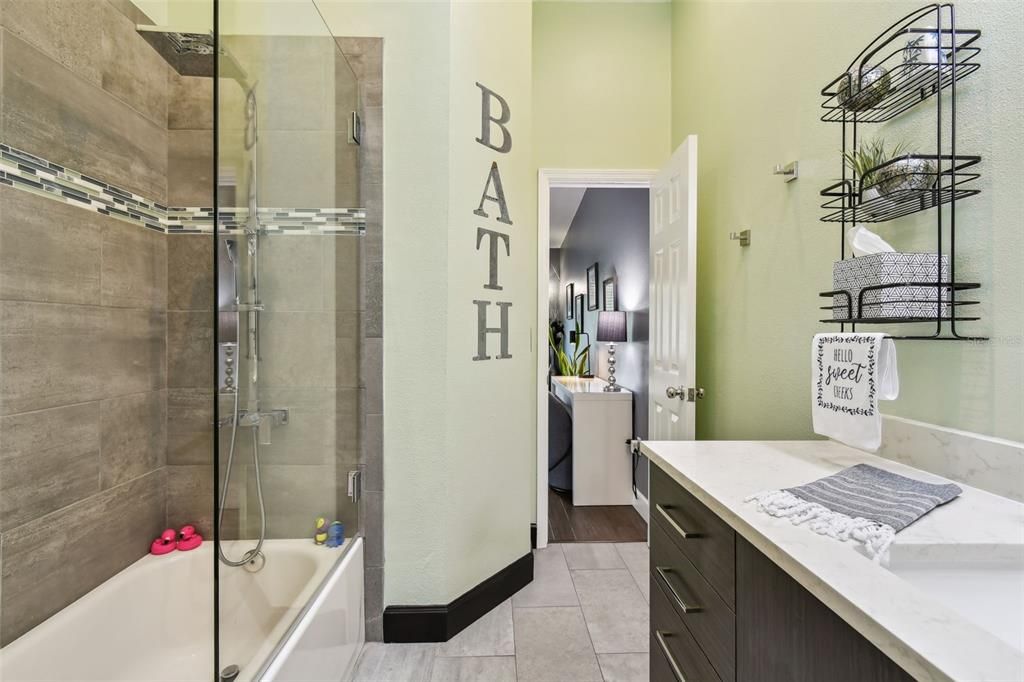 For Sale: $549,900 (2 beds, 2 baths, 1198 Square Feet)