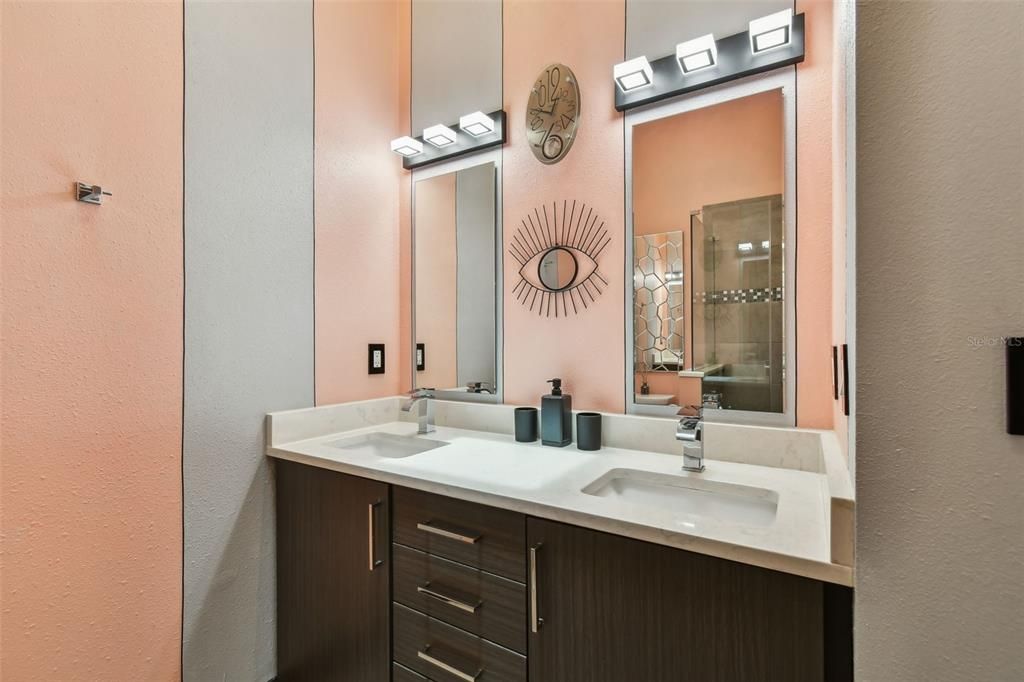 For Sale: $549,900 (2 beds, 2 baths, 1198 Square Feet)