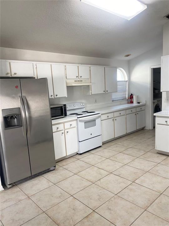 В аренду: $2,500 (4 спален, 2 ванн, 1655 Квадратных фут)