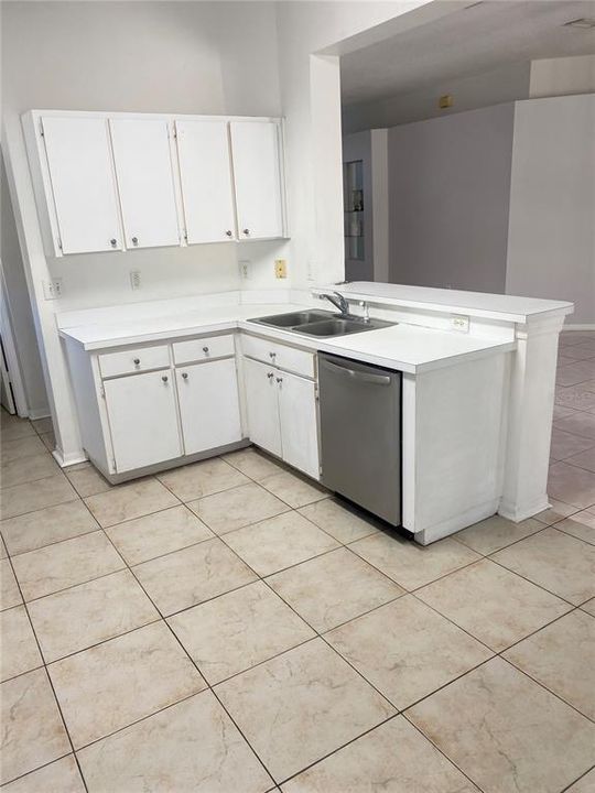 В аренду: $2,500 (4 спален, 2 ванн, 1655 Квадратных фут)