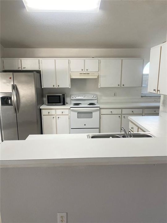 В аренду: $2,500 (4 спален, 2 ванн, 1655 Квадратных фут)