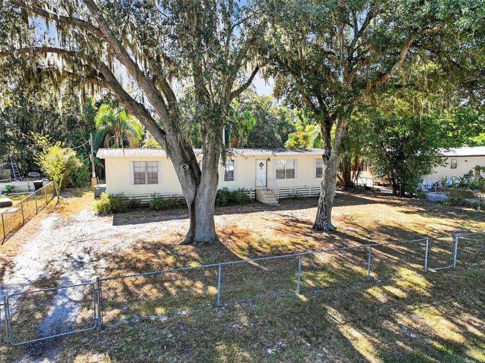 На продажу: $145,000 (4 спален, 2 ванн, 1359 Квадратных фут)