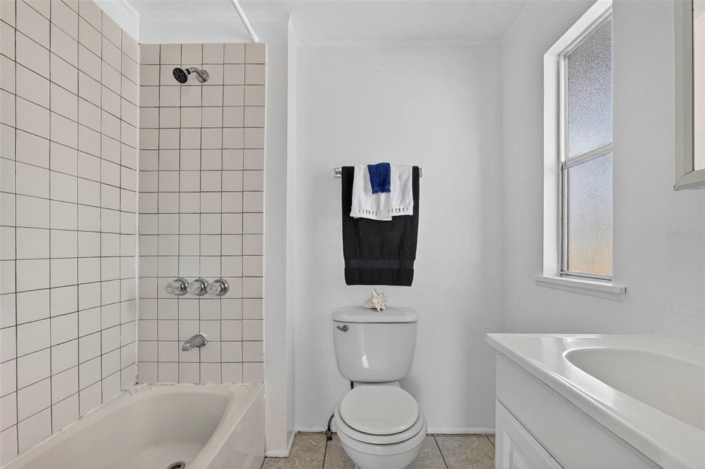 На продажу: $145,000 (4 спален, 2 ванн, 1359 Квадратных фут)