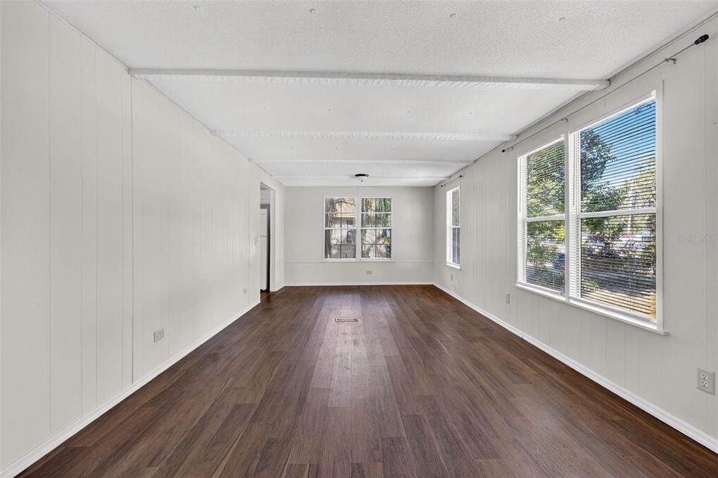 На продажу: $145,000 (4 спален, 2 ванн, 1359 Квадратных фут)