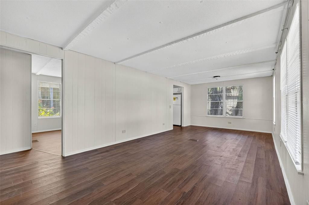 На продажу: $145,000 (4 спален, 2 ванн, 1359 Квадратных фут)