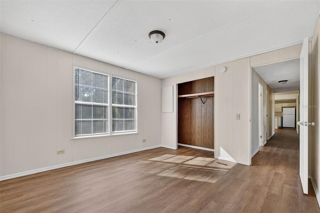 На продажу: $145,000 (4 спален, 2 ванн, 1359 Квадратных фут)