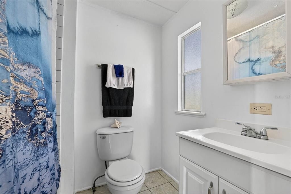 На продажу: $145,000 (4 спален, 2 ванн, 1359 Квадратных фут)