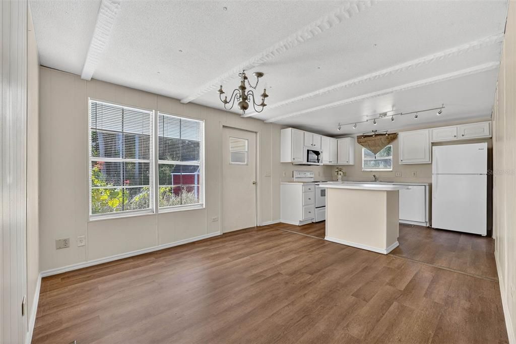 На продажу: $145,000 (4 спален, 2 ванн, 1359 Квадратных фут)