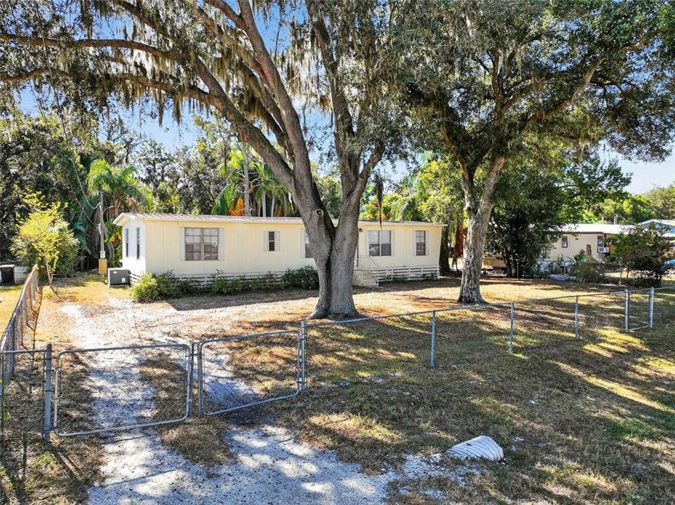 На продажу: $145,000 (4 спален, 2 ванн, 1359 Квадратных фут)