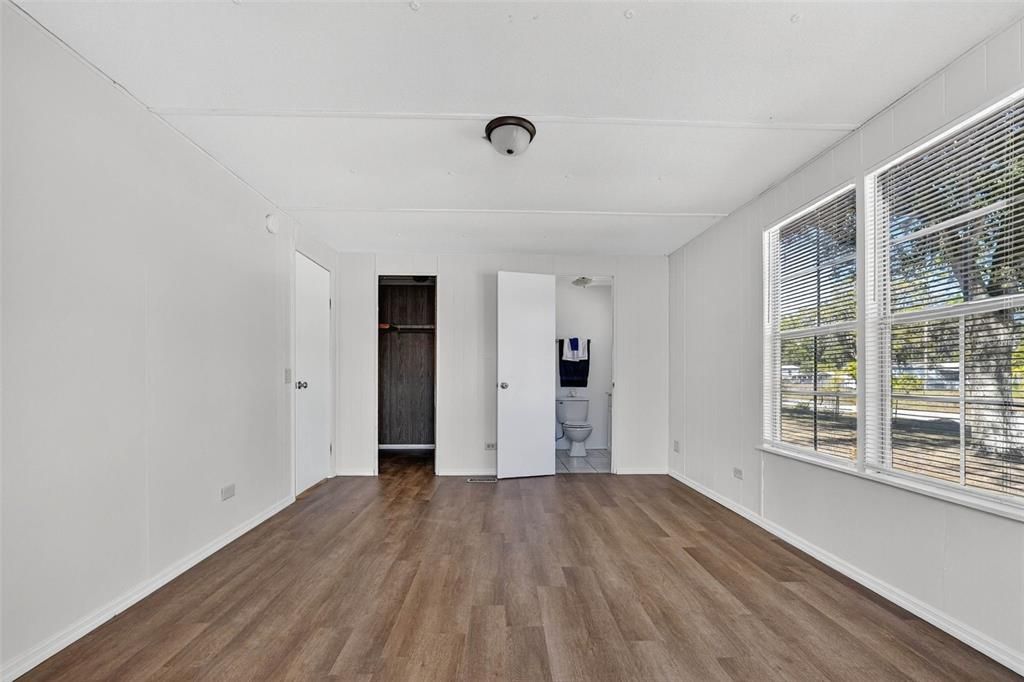 На продажу: $145,000 (4 спален, 2 ванн, 1359 Квадратных фут)