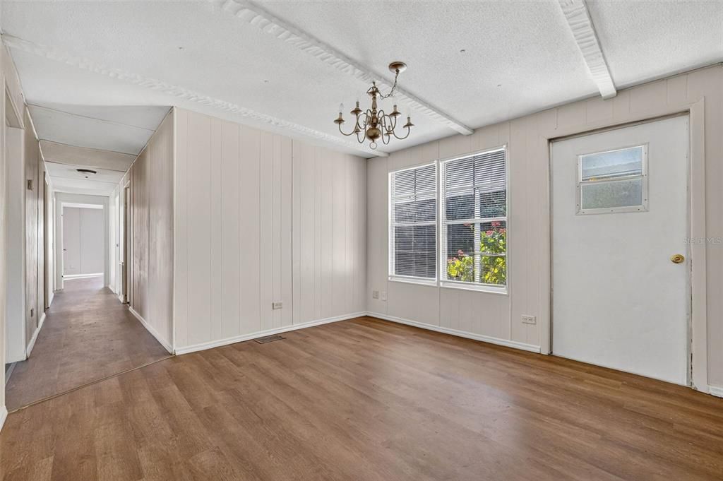 На продажу: $145,000 (4 спален, 2 ванн, 1359 Квадратных фут)