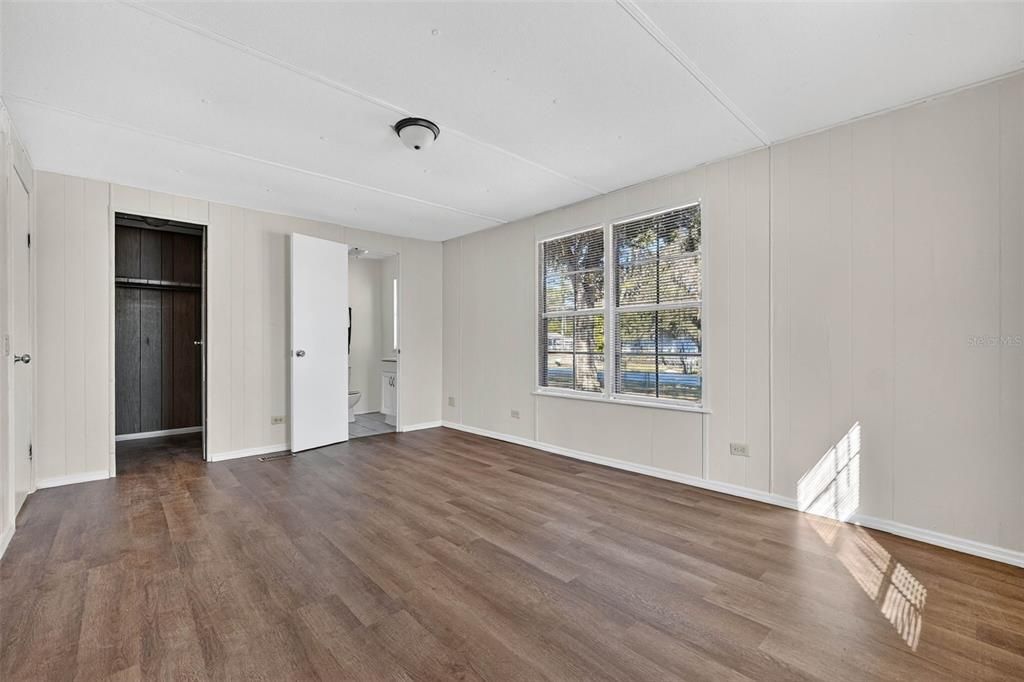 На продажу: $145,000 (4 спален, 2 ванн, 1359 Квадратных фут)