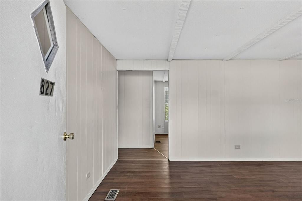 На продажу: $145,000 (4 спален, 2 ванн, 1359 Квадратных фут)