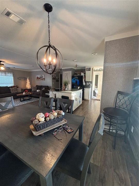 На продажу: $210,000 (3 спален, 2 ванн, 1352 Квадратных фут)