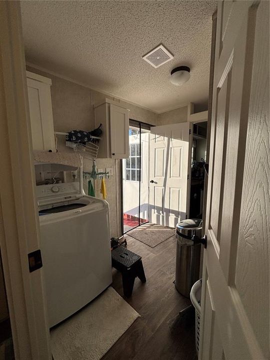 На продажу: $210,000 (3 спален, 2 ванн, 1352 Квадратных фут)