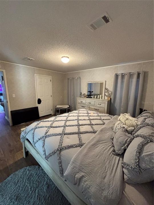 На продажу: $210,000 (3 спален, 2 ванн, 1352 Квадратных фут)