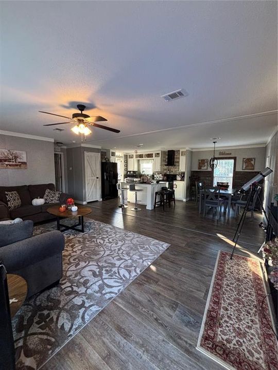 На продажу: $210,000 (3 спален, 2 ванн, 1352 Квадратных фут)