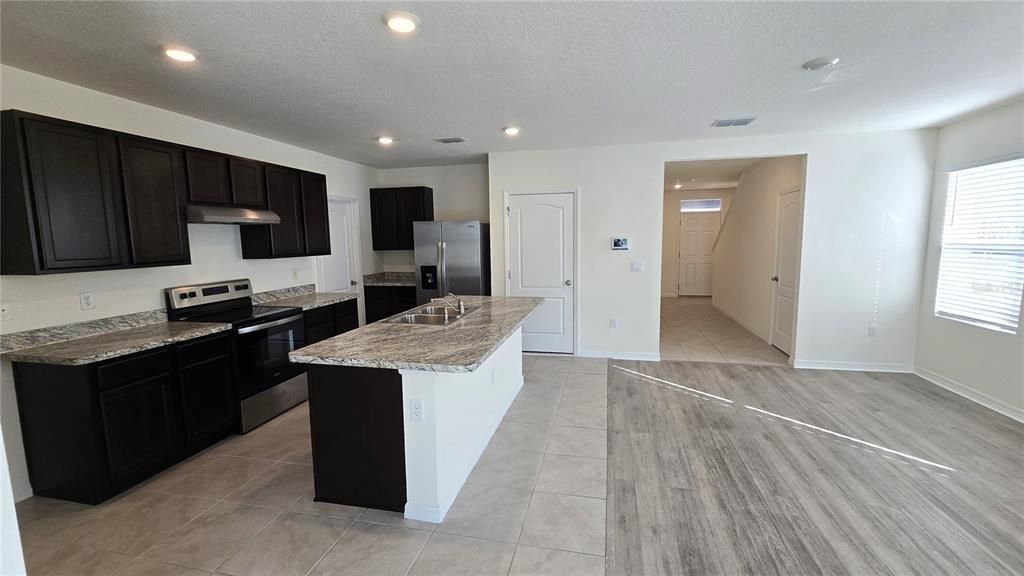 En Renta: $2,595 (5 camas, 3 baños, 2872 Pies cuadrados)