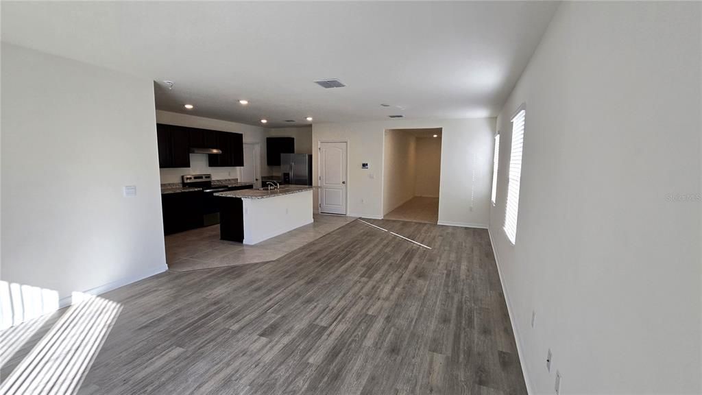 En Renta: $2,595 (5 camas, 3 baños, 2872 Pies cuadrados)