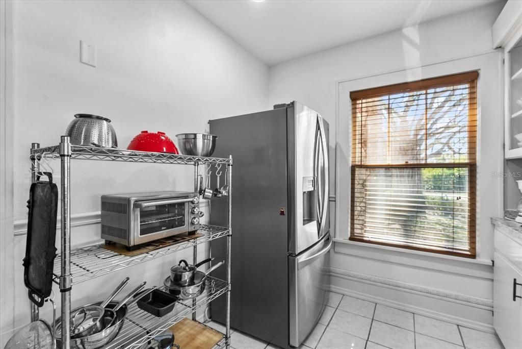 На продажу: $399,000 (4 спален, 2 ванн, 2130 Квадратных фут)