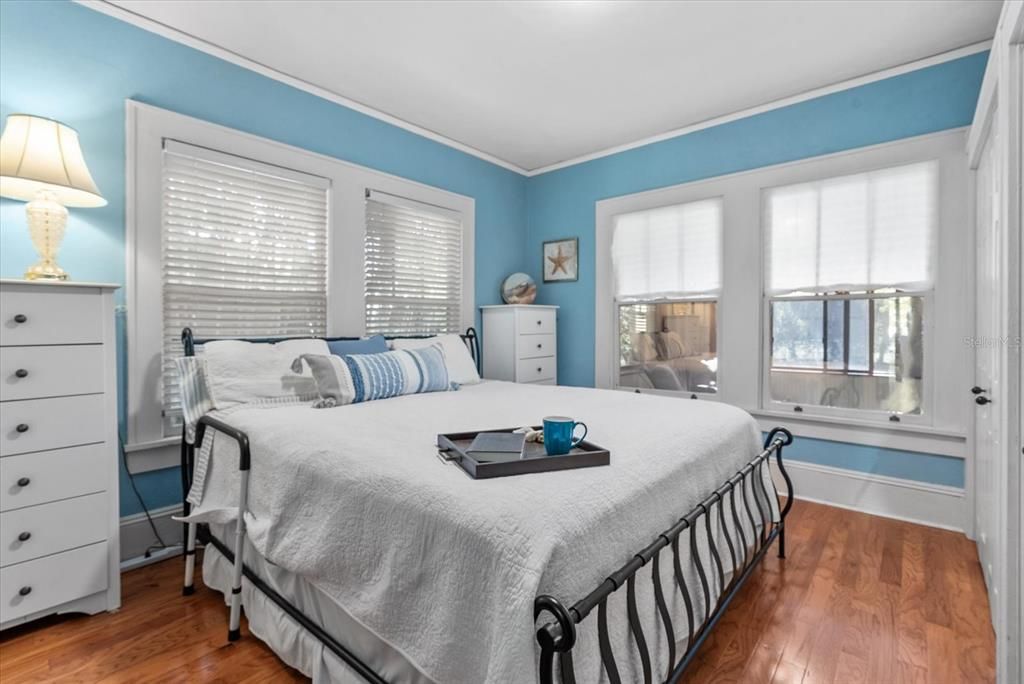 На продажу: $399,000 (4 спален, 2 ванн, 2130 Квадратных фут)