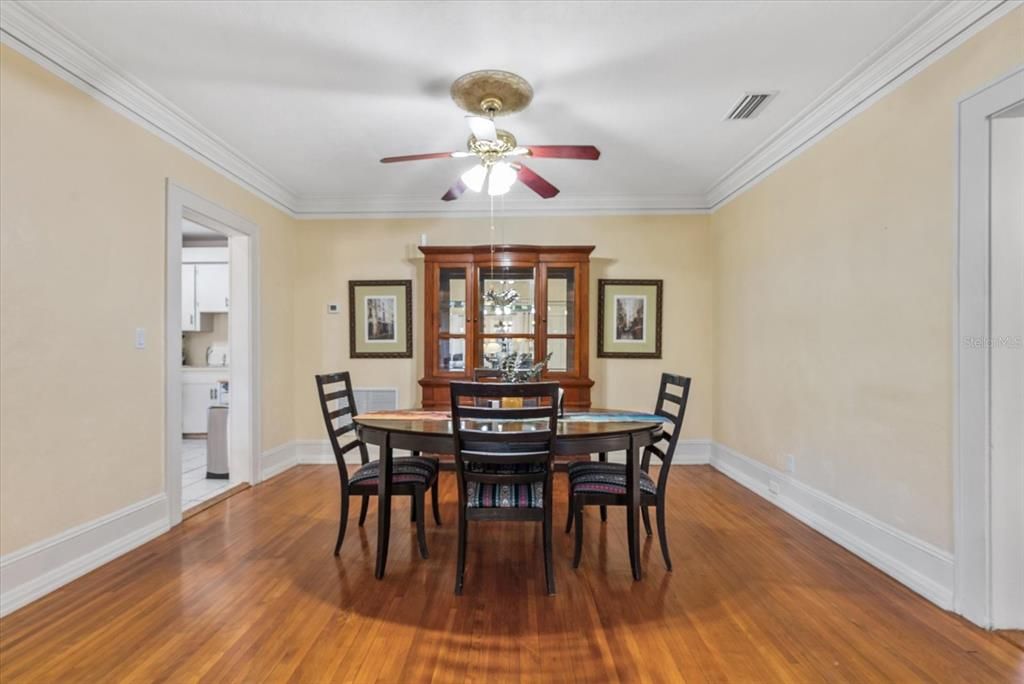 На продажу: $399,000 (4 спален, 2 ванн, 2130 Квадратных фут)