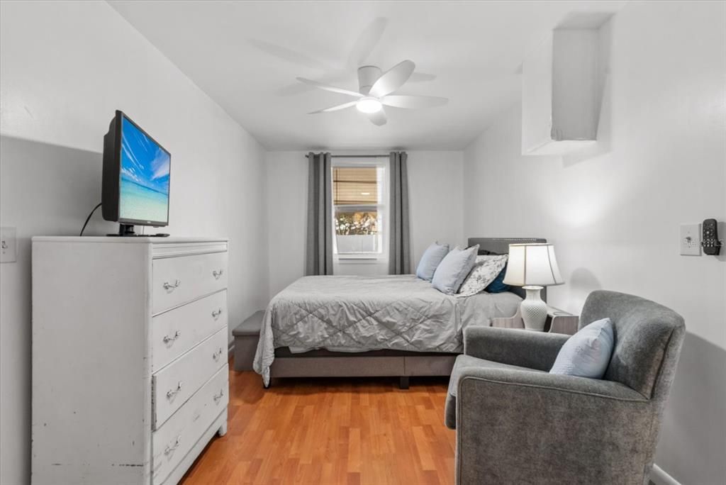 На продажу: $399,000 (4 спален, 2 ванн, 2130 Квадратных фут)