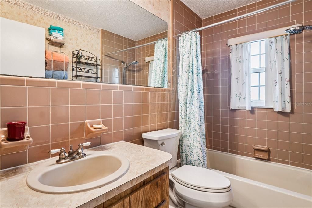 На продажу: $145,000 (2 спален, 2 ванн, 1024 Квадратных фут)