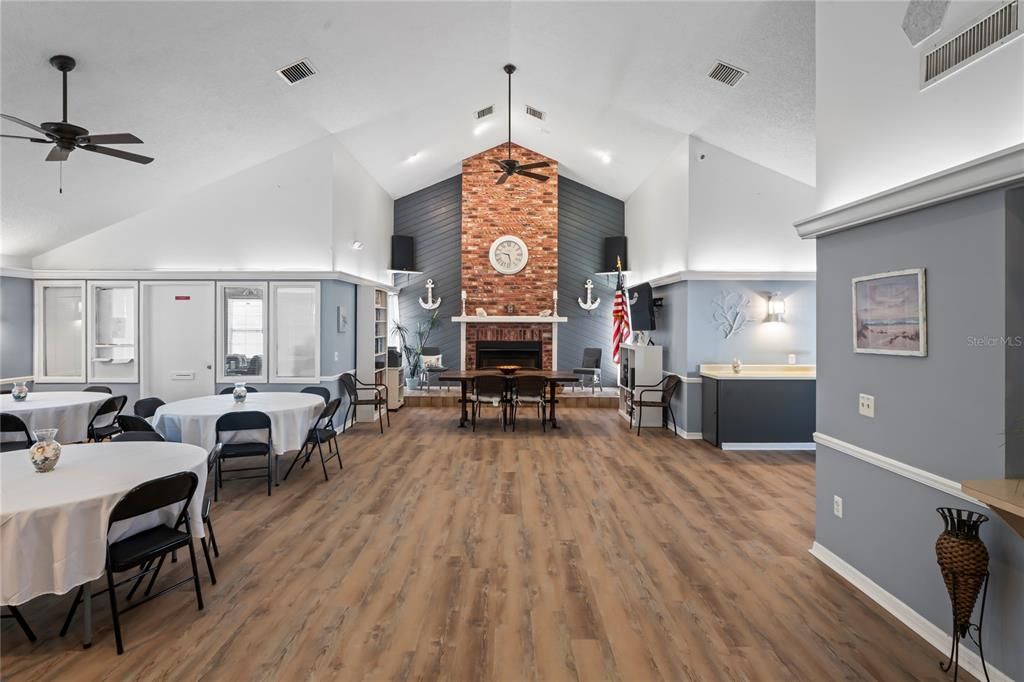 На продажу: $145,000 (2 спален, 2 ванн, 1024 Квадратных фут)