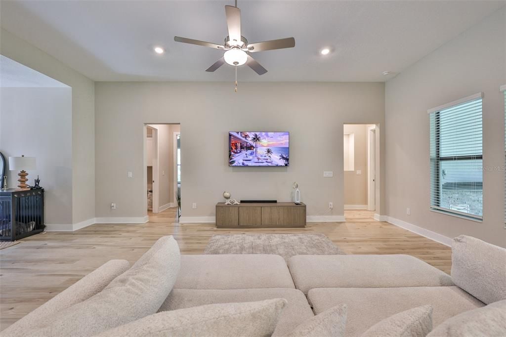 For Sale: $810,000 (4 beds, 2 baths, 2672 Square Feet)