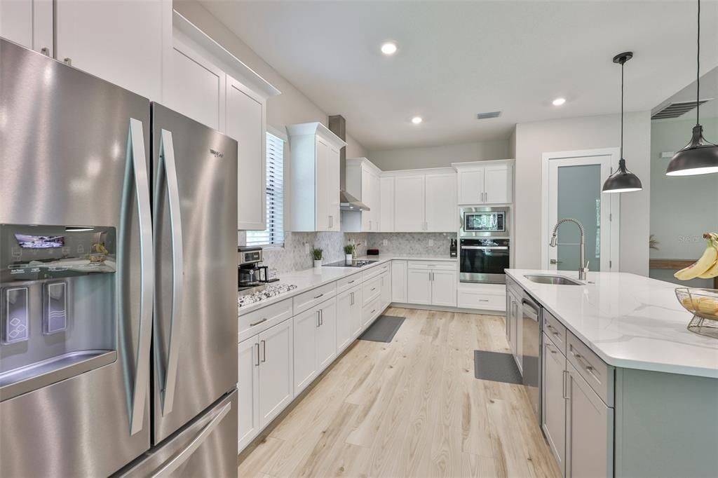 For Sale: $810,000 (4 beds, 2 baths, 2672 Square Feet)