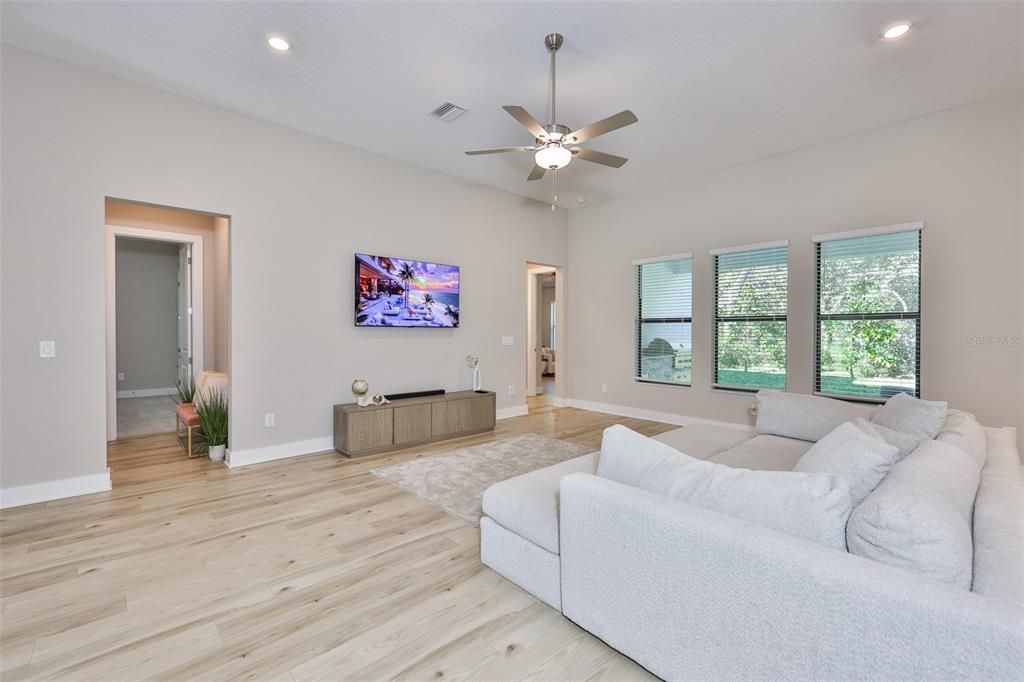 For Sale: $810,000 (4 beds, 2 baths, 2672 Square Feet)