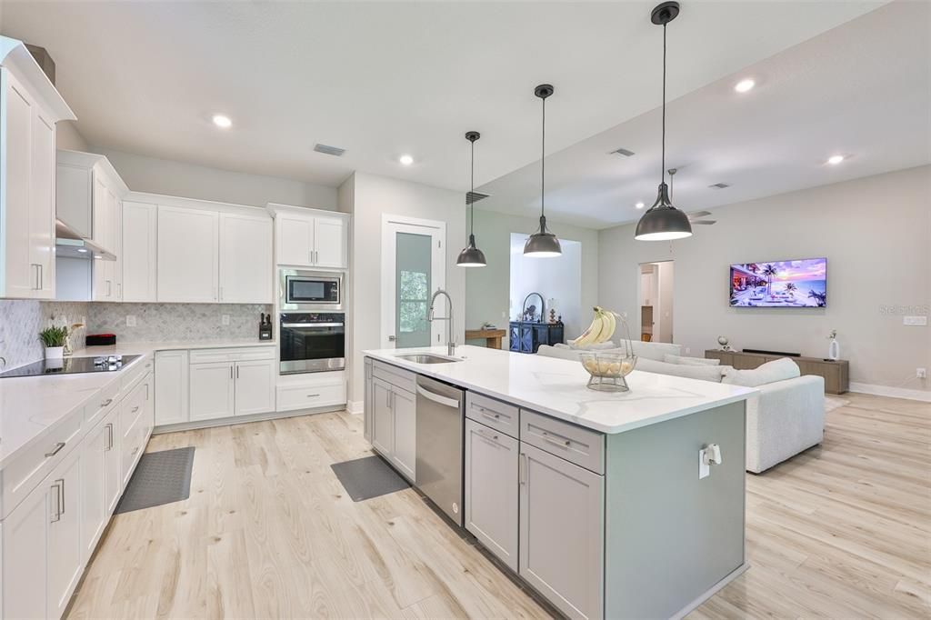 For Sale: $810,000 (4 beds, 2 baths, 2672 Square Feet)