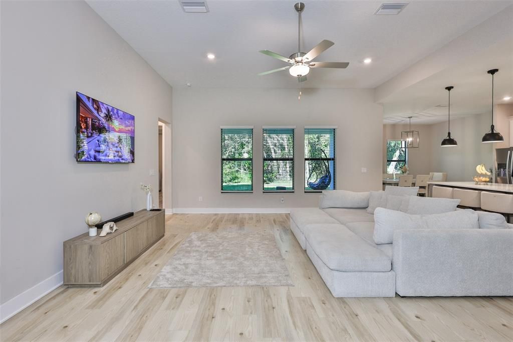 For Sale: $810,000 (4 beds, 2 baths, 2672 Square Feet)