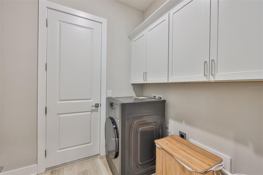 For Sale: $810,000 (4 beds, 2 baths, 2672 Square Feet)