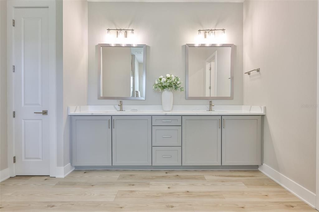 For Sale: $810,000 (4 beds, 2 baths, 2672 Square Feet)