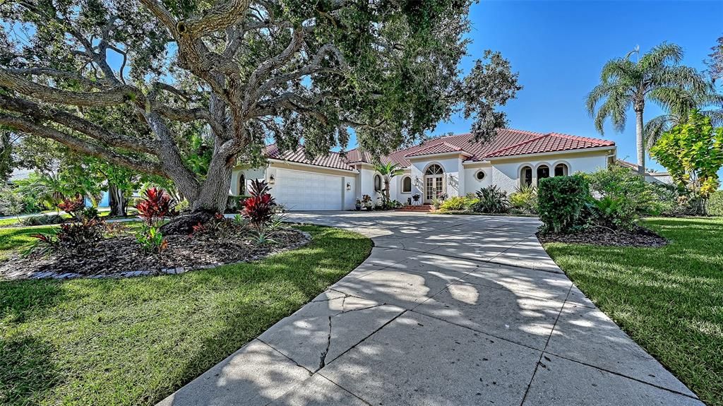 For Sale: $849,000 (4 beds, 3 baths, 3214 Square Feet)