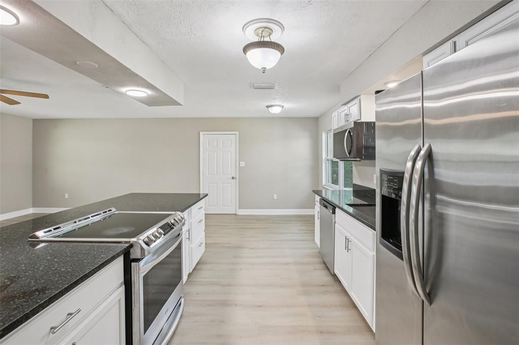 На продажу: $395,000 (4 спален, 3 ванн, 1578 Квадратных фут)