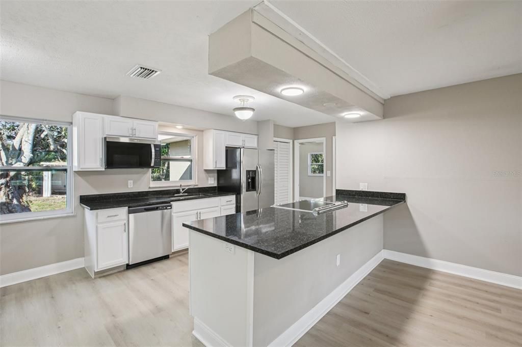 На продажу: $395,000 (4 спален, 3 ванн, 1578 Квадратных фут)