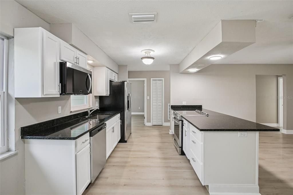 На продажу: $395,000 (4 спален, 3 ванн, 1578 Квадратных фут)