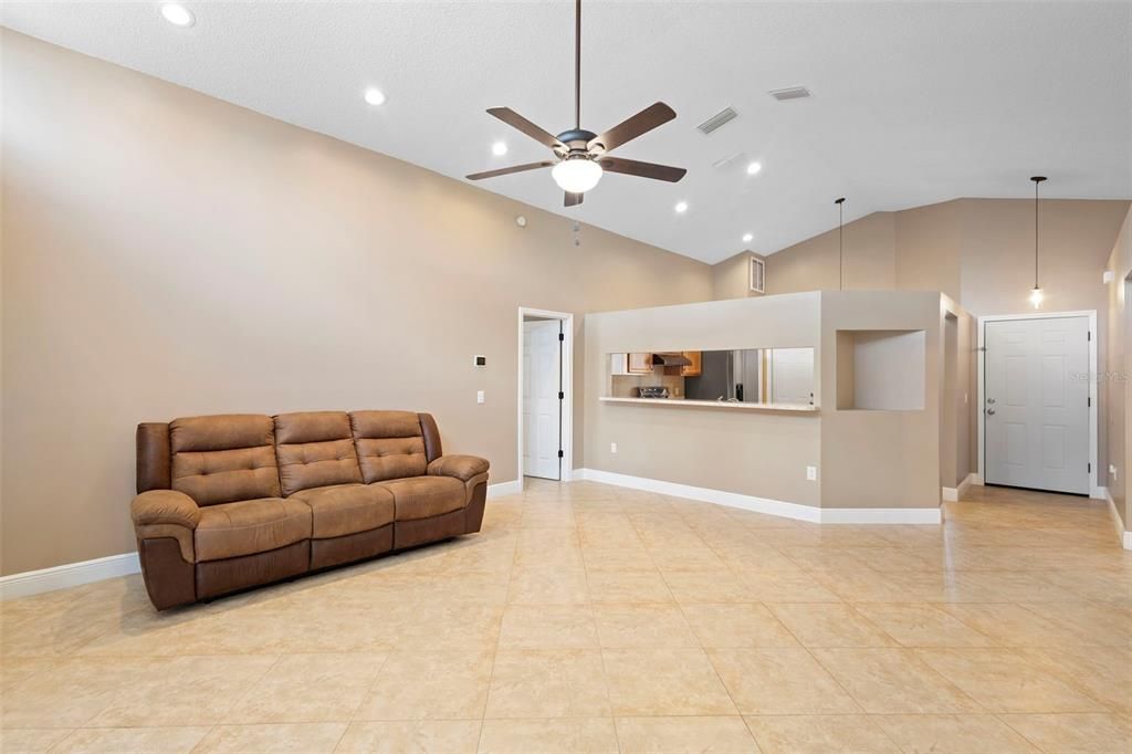 For Rent: $2,150 (3 beds, 2 baths, 1225 Square Feet)