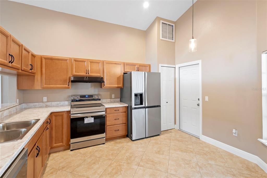 For Rent: $2,150 (3 beds, 2 baths, 1225 Square Feet)