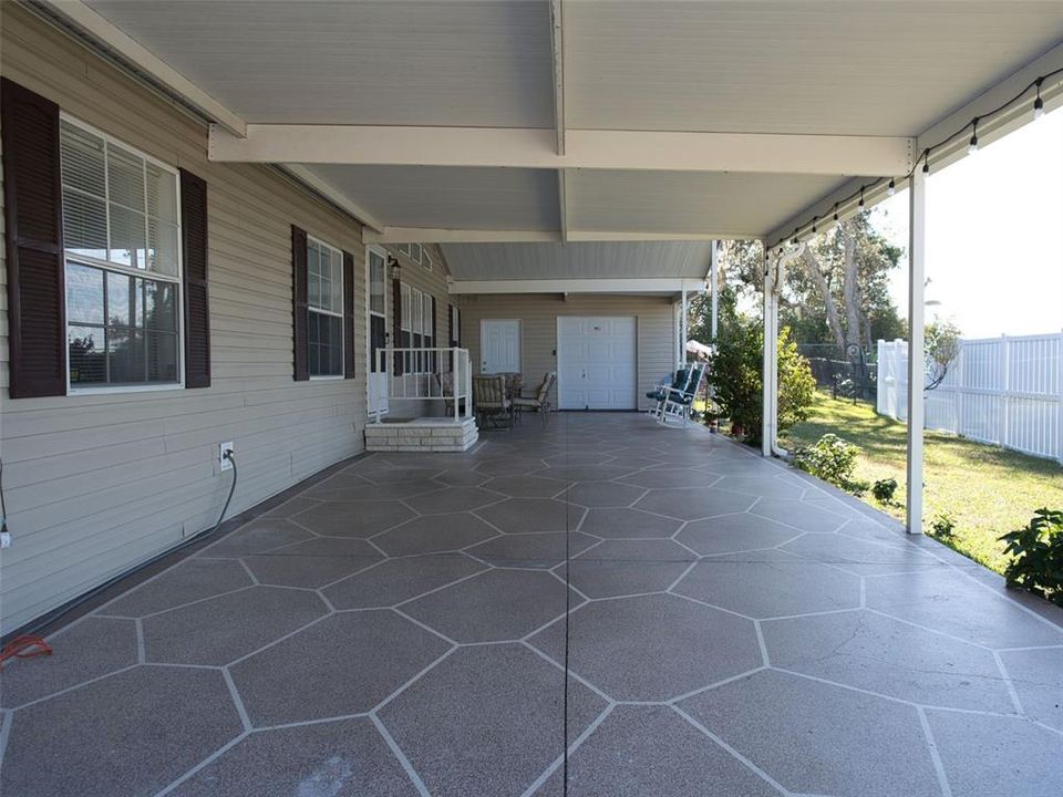 For Sale: $269,800 (3 beds, 2 baths, 2015 Square Feet)