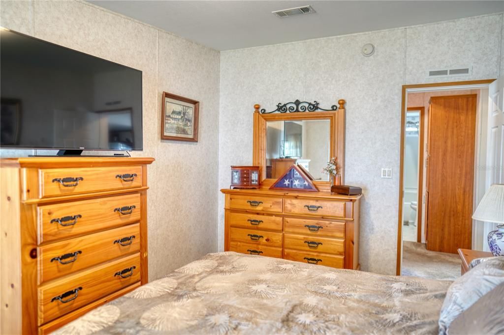 For Sale: $269,800 (3 beds, 2 baths, 2015 Square Feet)