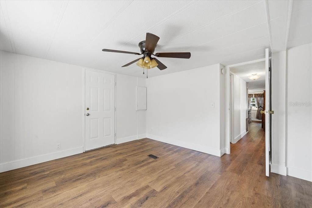 For Sale: $162,500 (2 beds, 2 baths, 920 Square Feet)