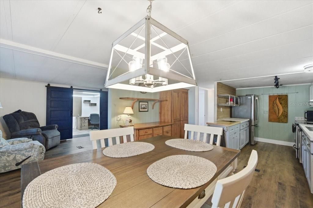 For Sale: $162,500 (2 beds, 2 baths, 920 Square Feet)