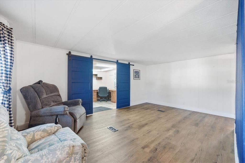 For Sale: $162,500 (2 beds, 2 baths, 920 Square Feet)