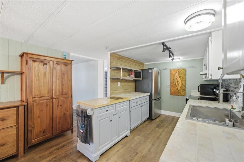 For Sale: $162,500 (2 beds, 2 baths, 920 Square Feet)