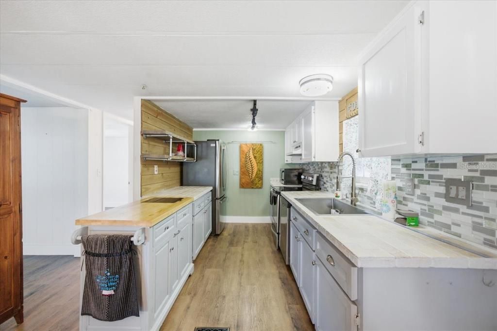 For Sale: $162,500 (2 beds, 2 baths, 920 Square Feet)