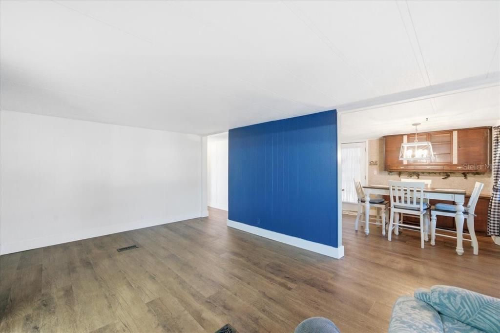 For Sale: $162,500 (2 beds, 2 baths, 920 Square Feet)